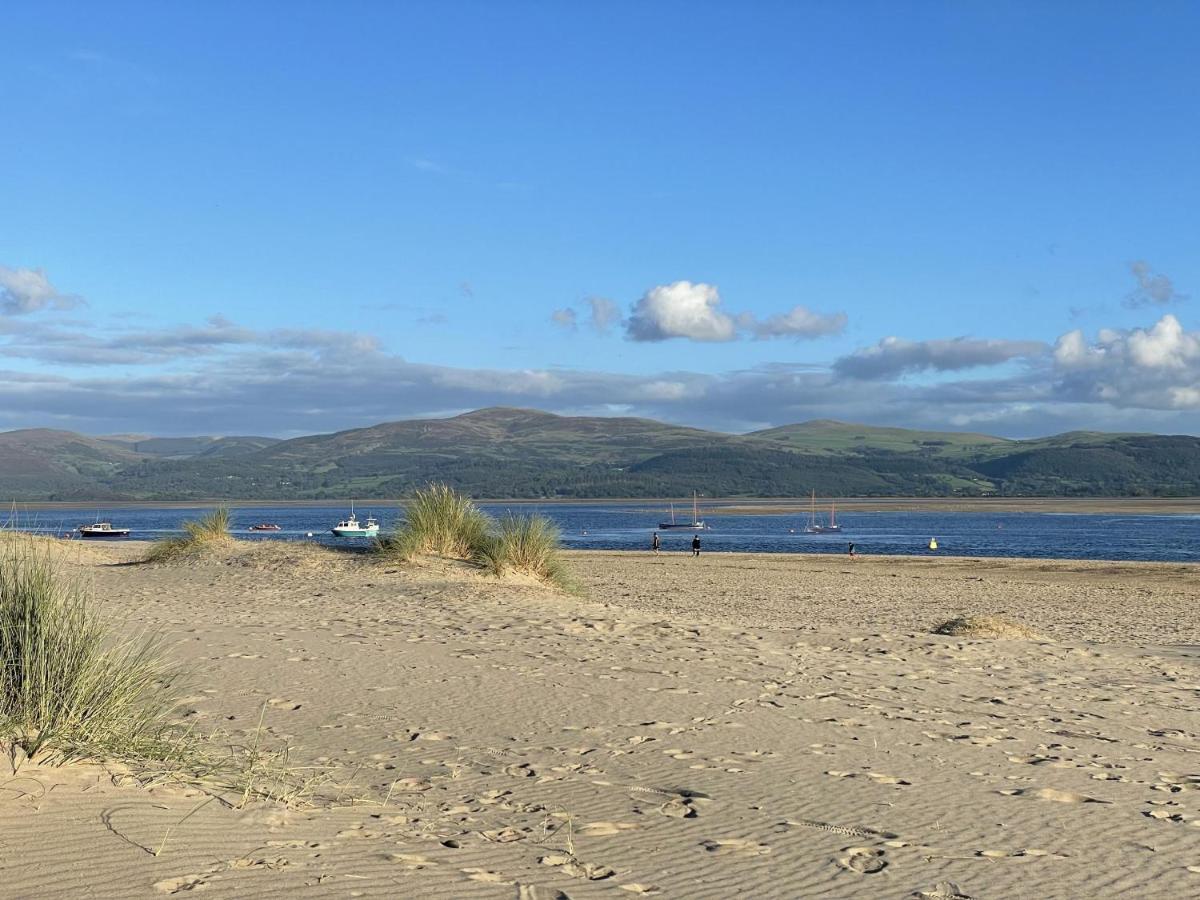 Beautiful Aberdovey Seafront Apartment 2 Aberdyfi Exteriör bild