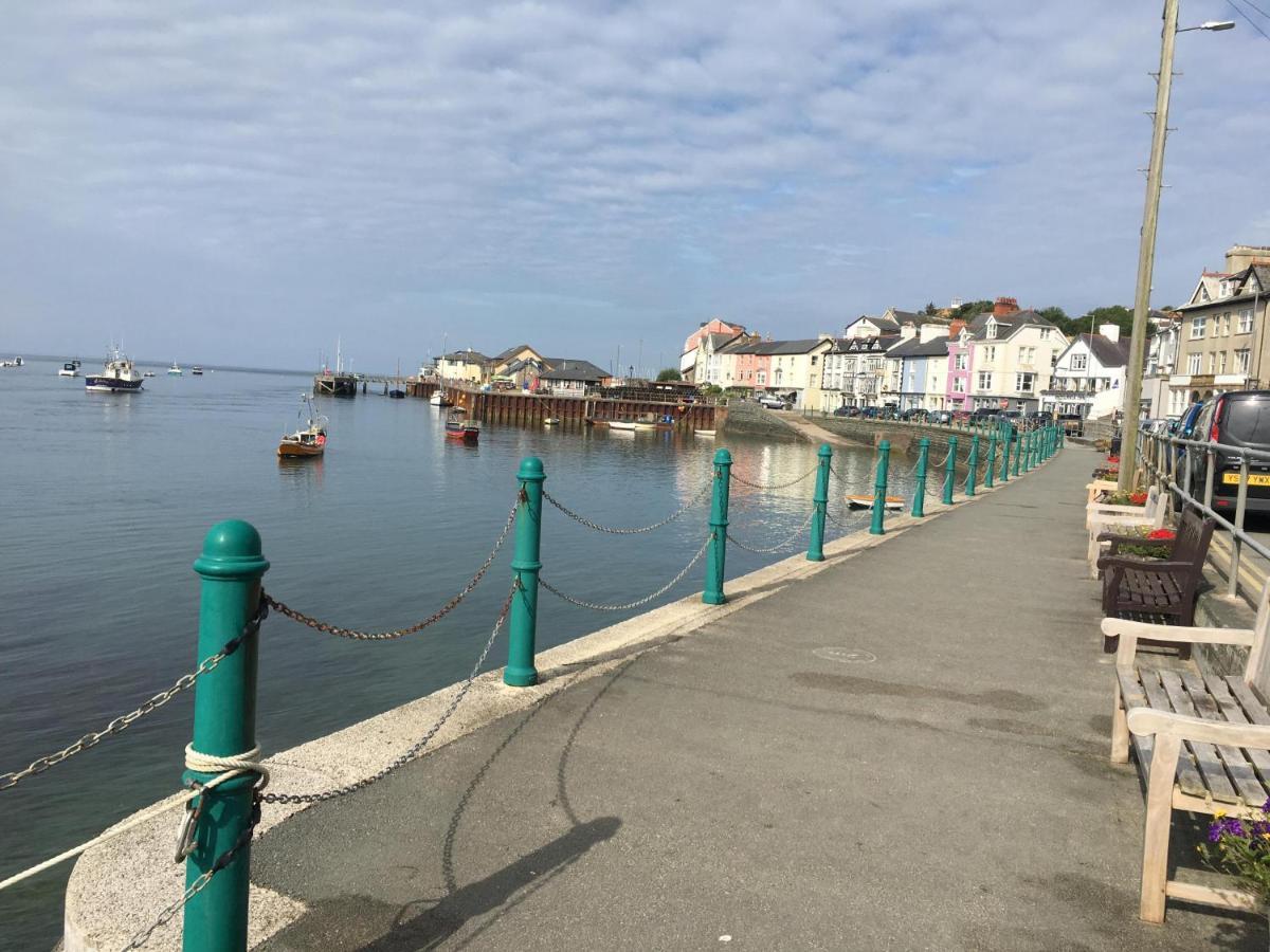 Beautiful Aberdovey Seafront Apartment 2 Aberdyfi Exteriör bild